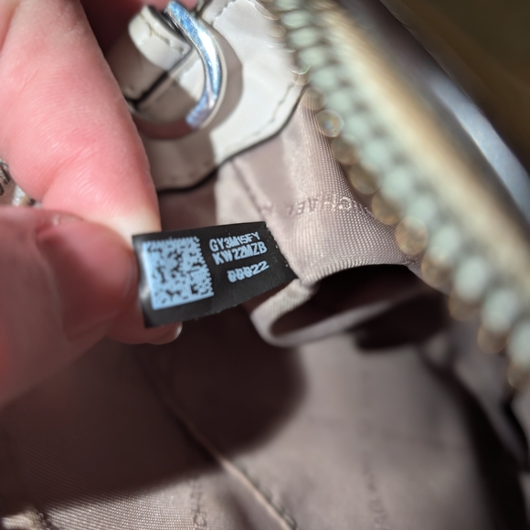 Michael Kors White Leather Handbag - Picture 8 of 11